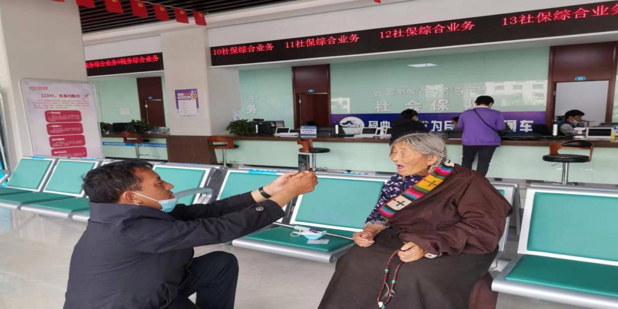 甘南州碌曲县为民务实办实事当好牧民群众的贴心人